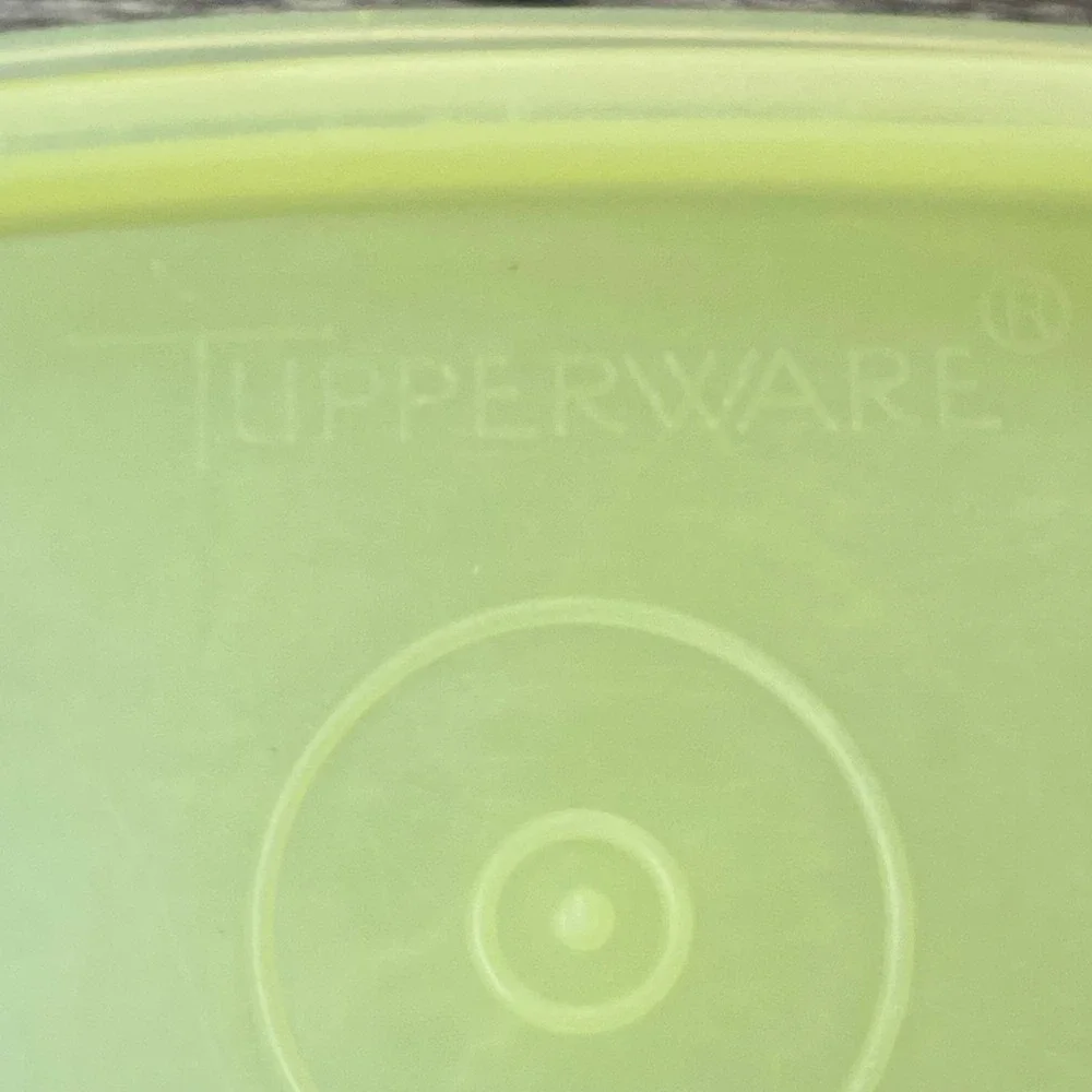Tupperware Vintage Square Storage Container Lime Yellow with Lid‎
